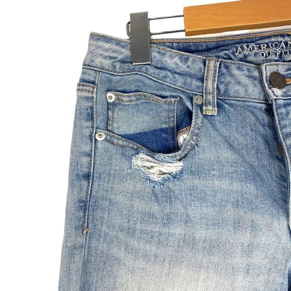 AMERICAN EAGLE Women’s Distressed Light Wash Button Fly Boy Crop Jeans US 6R - Picture 3 of 10